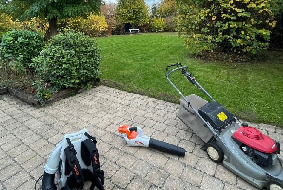 joli jardin avec outil